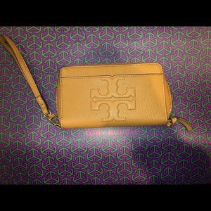 TORY BURCH BOMBE-T SMARTPHONE WRISTLET